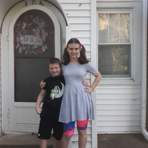 Meet your Posher, Lisa - Picture 1 of 1